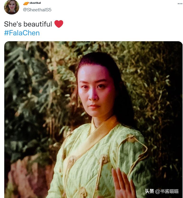 终究，还是陈法拉扛起了《尚气》的颜值大旗！同时暗示该角色地位