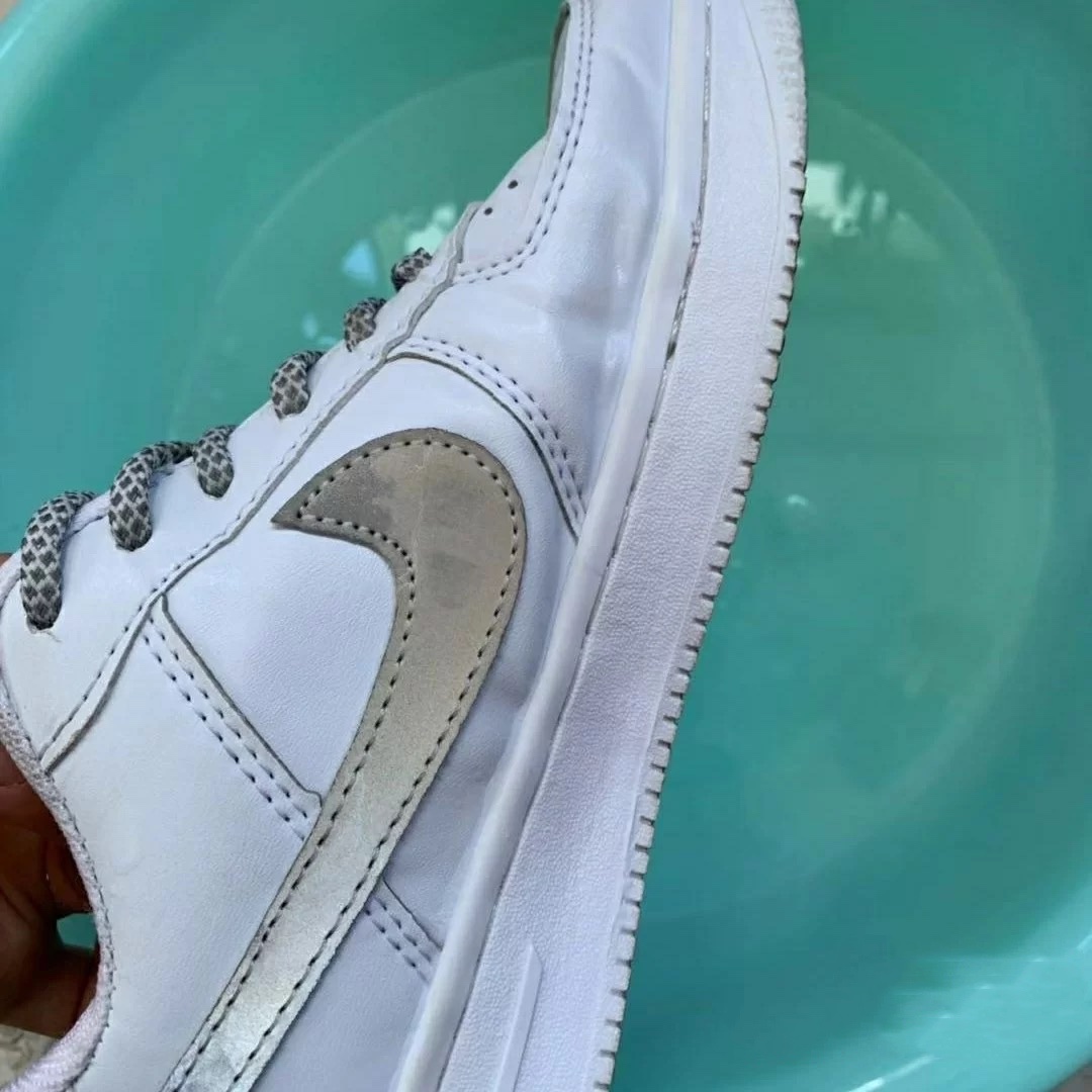 aj鞋帮发黄怎么变白,白鞋鞋帮发黄变白的小妙招