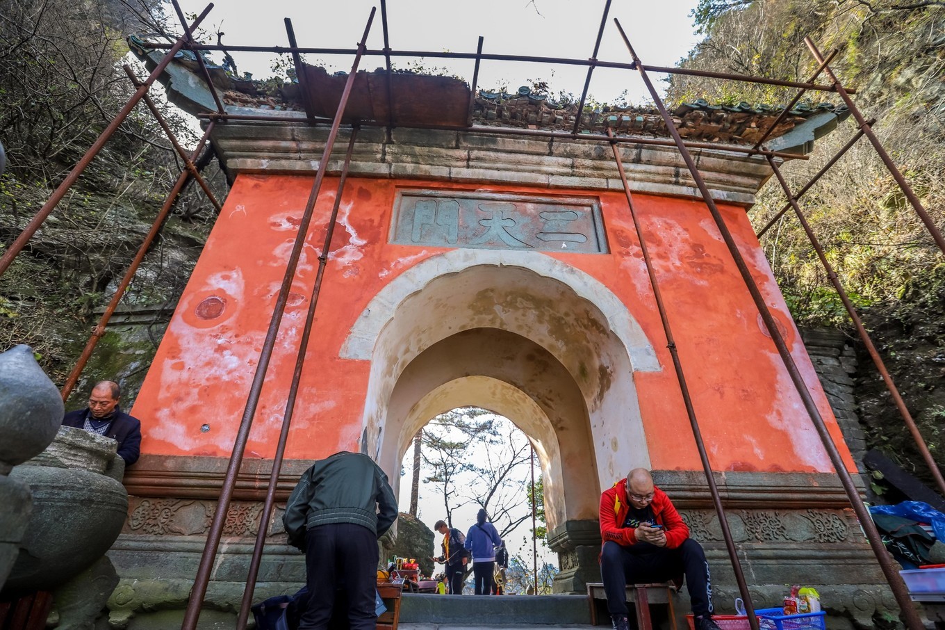 中国的世界文化遗产武当山金顶,悬崖绝壁山水画