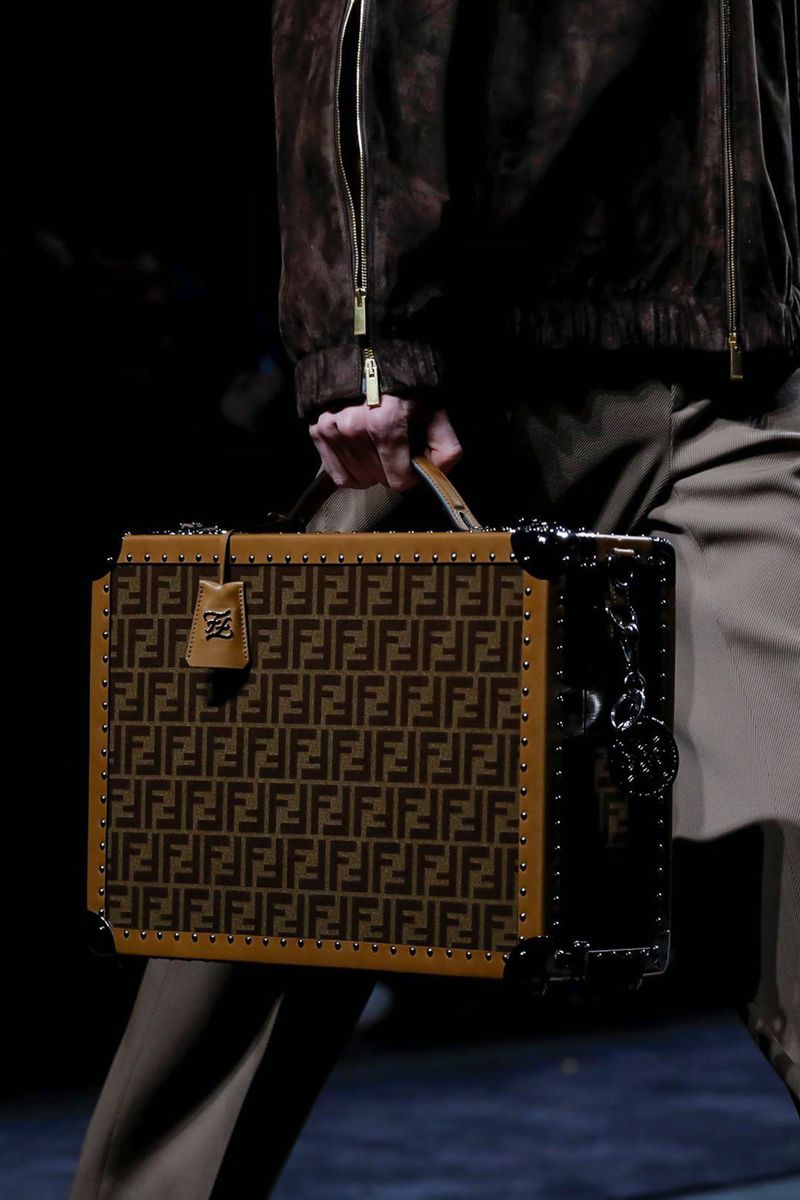 米兰时装周fendi2022春夏系列,米兰时装周2019秋冬fendi价钱