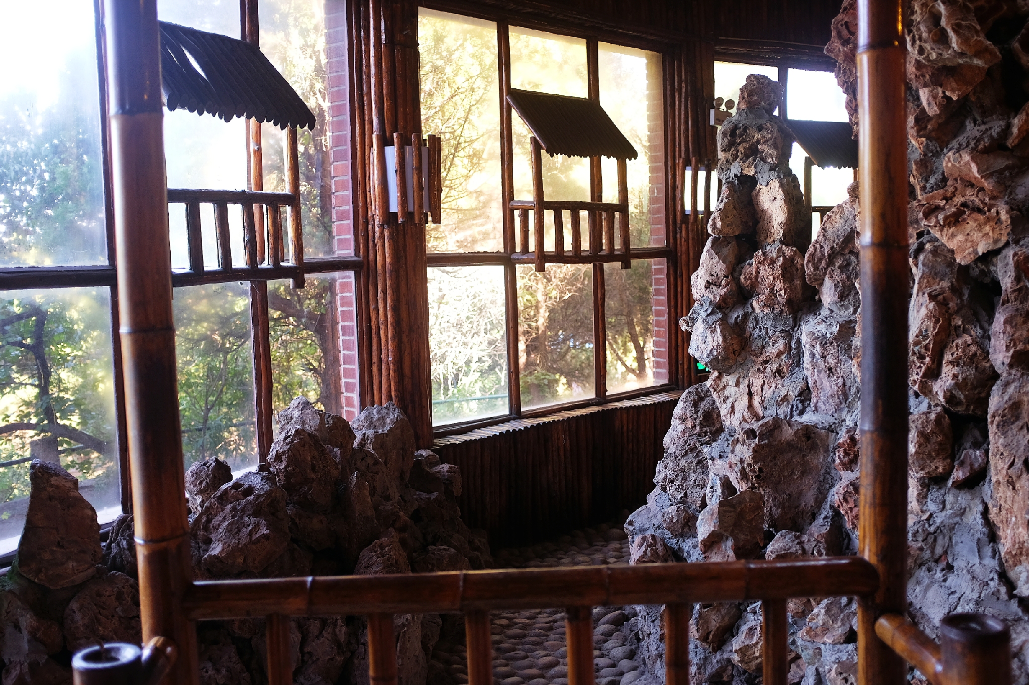 到了北戴河之后怎么去海滨浴场,北戴河怪楼奇园景区今天可以玩吗