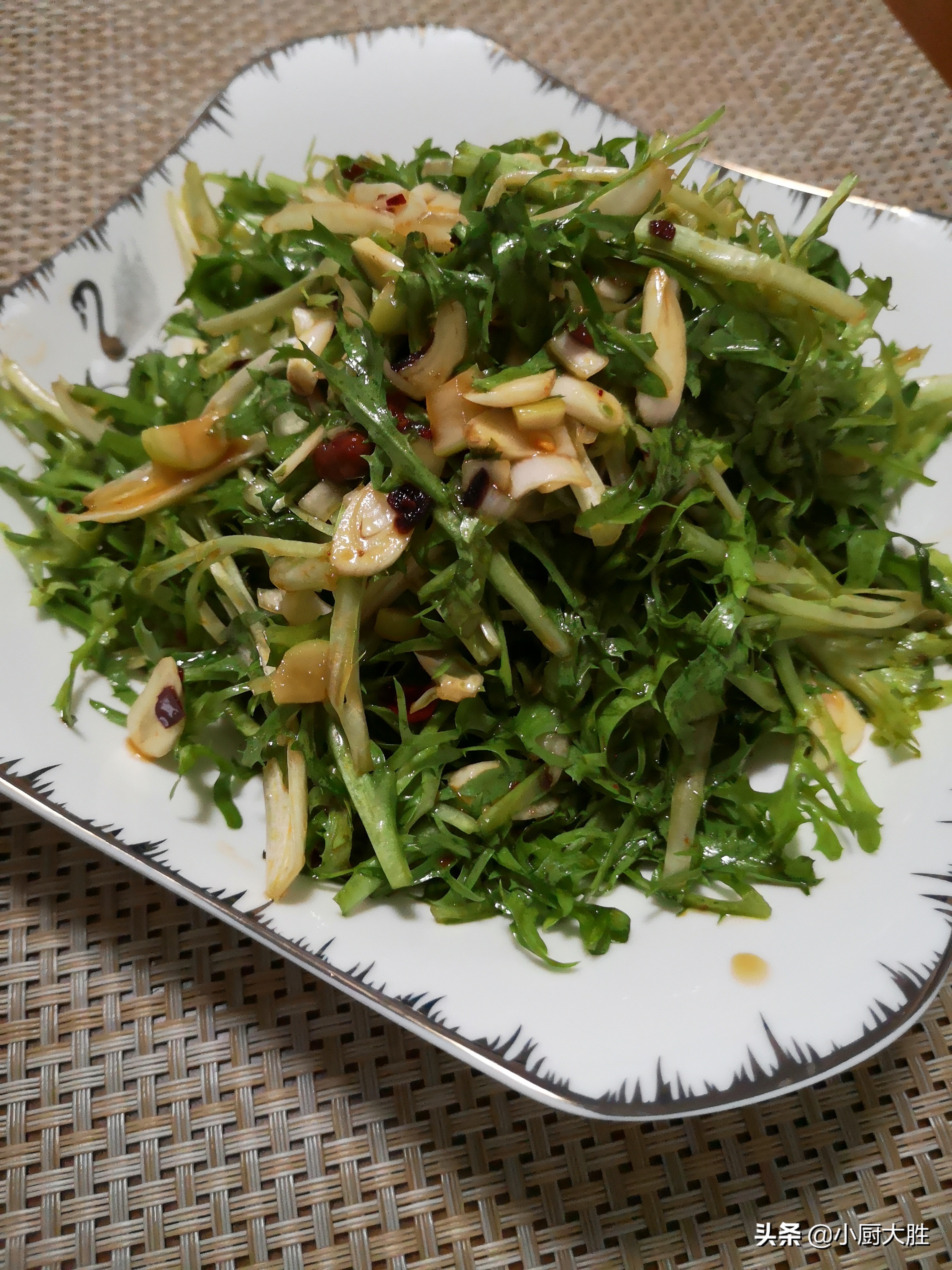 看《都挺好》太上火怎么办？来盘芥末拌苦菊压压惊！