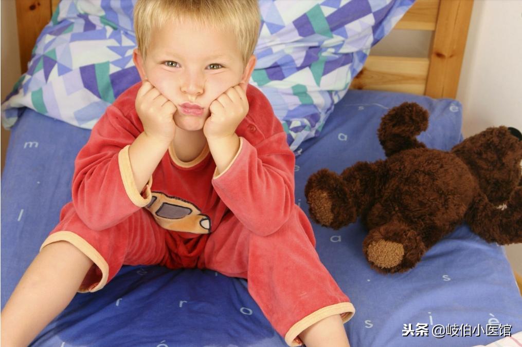 小孩尿床用画地图来形容,孩子尿床画地图