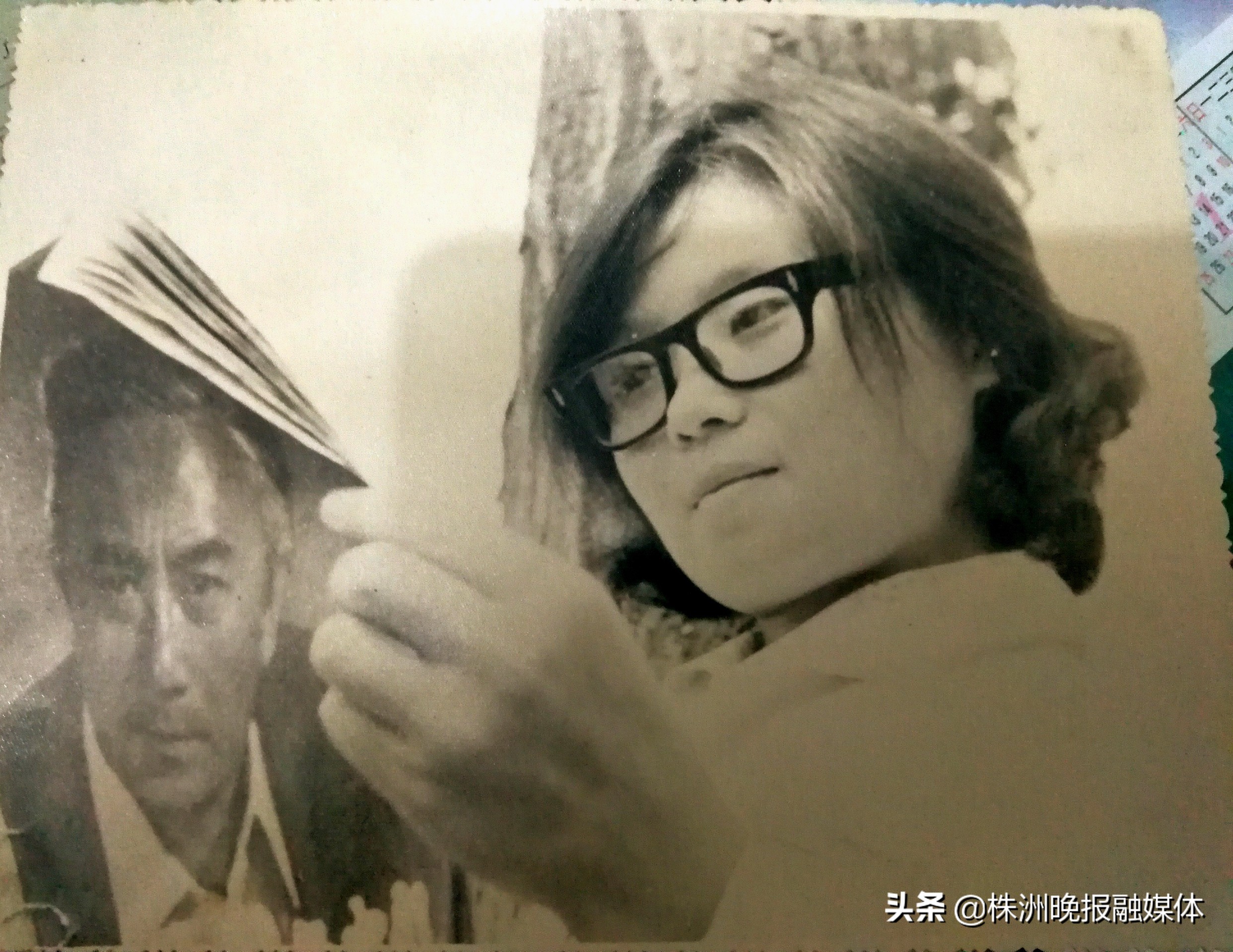 上世纪80年代初他花近3月工资买下一台凤凰相机，有同事说“这小伙子不会过日子”