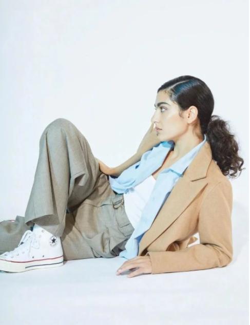 方脸女生是不是很难看,方脸太高级了