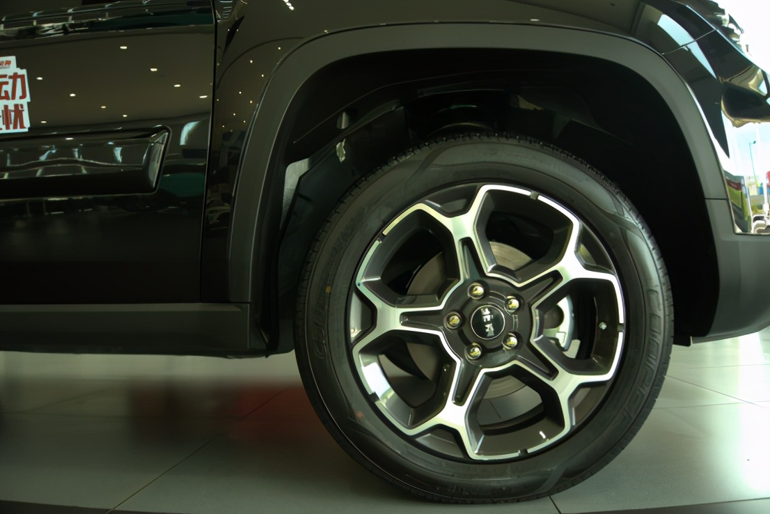 全新bj30预售11.99万元起,城市suv的越野范儿体验北京bj30