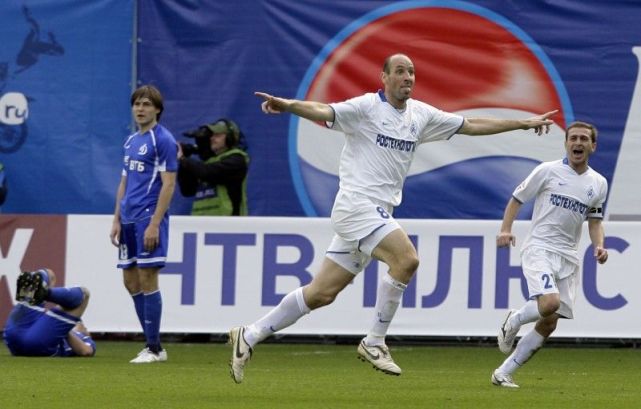 因为个子太高，天才前锋踢了12年守门员，画画位置成就传奇生涯