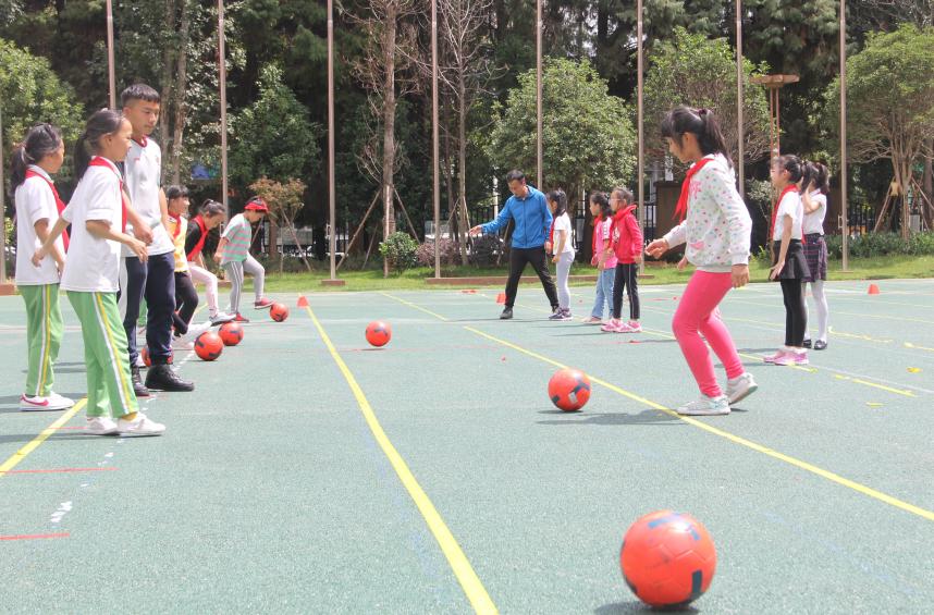 芳草地国际学校昆明西山区,昆明芳草地足球学校