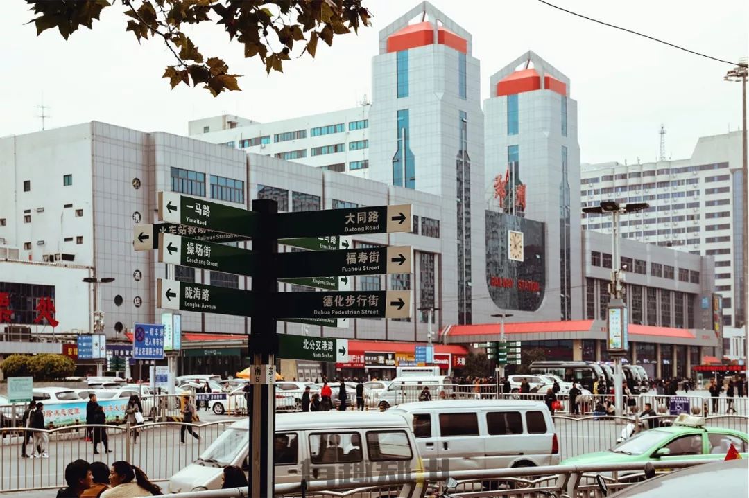 郑州银基商贸城，时尚和繁华背后，多的是你不知道的辛苦和忙碌