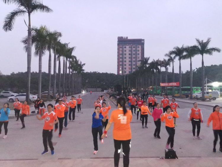 相逢是歌相聚是缘你我同行下句,相逢是缘相聚是情诗