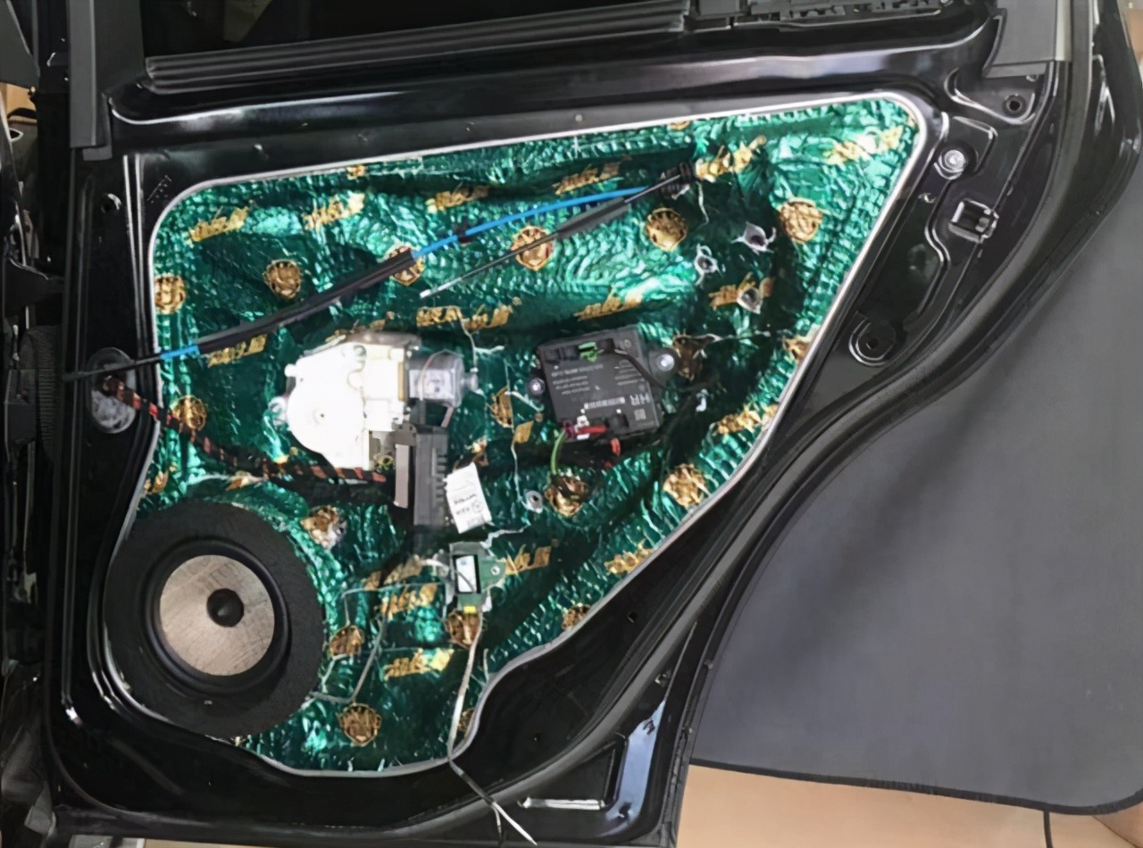 奔驰glk300改声浪,奔驰glc音响改装劲浪适配器