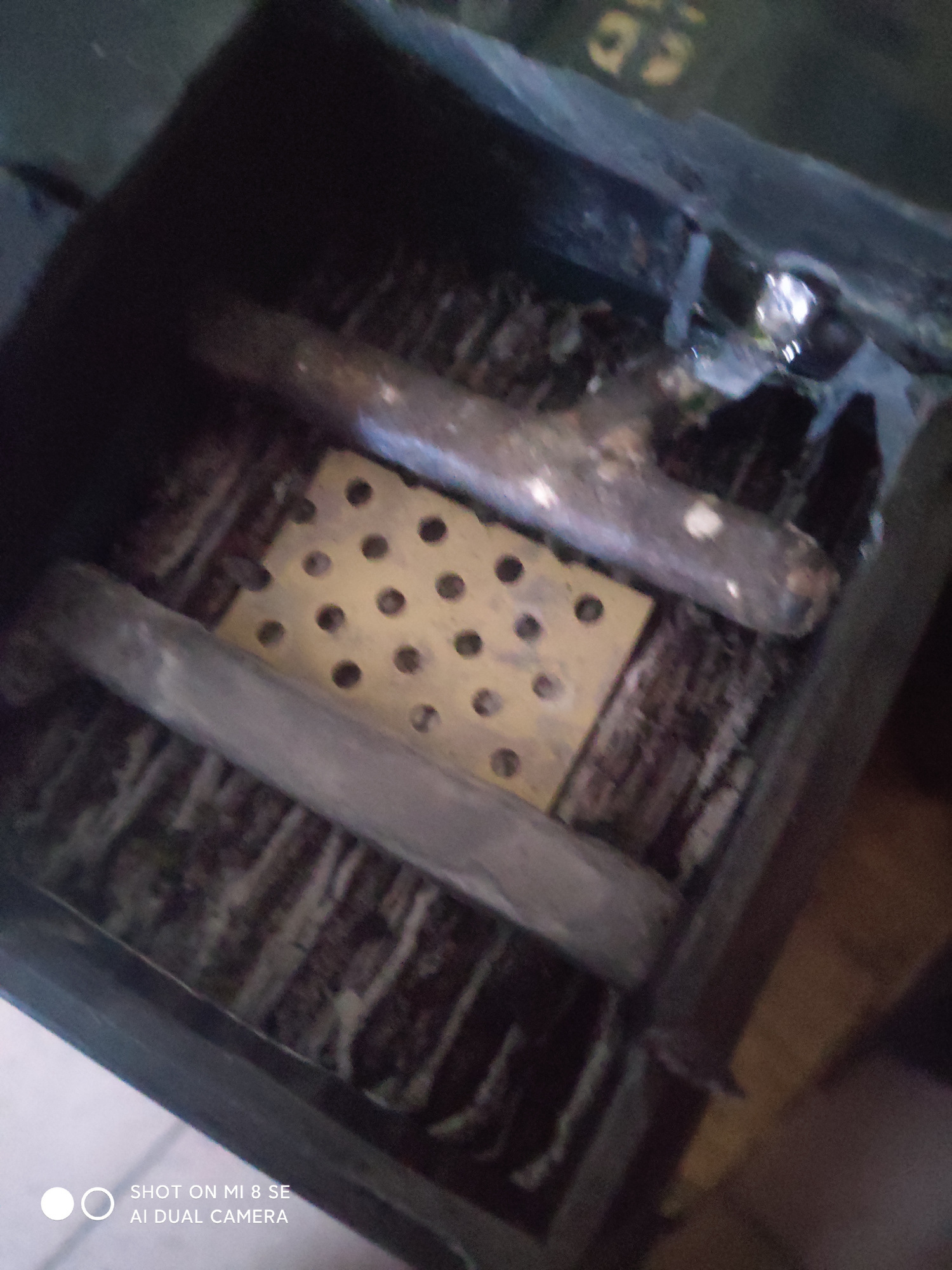 电动车充了十小时不变灯怎么办,电动车充电器不变灯插拔后变绿