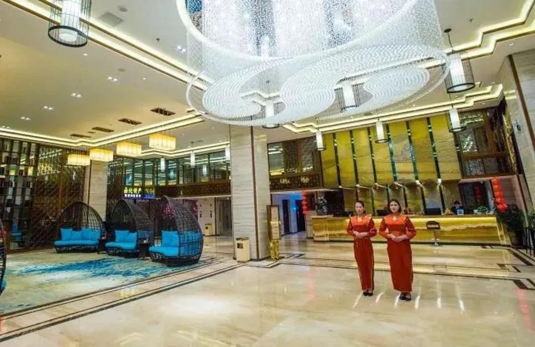 为什么酒店前台工资那么少,酒店前台工资一般多少钱一个月