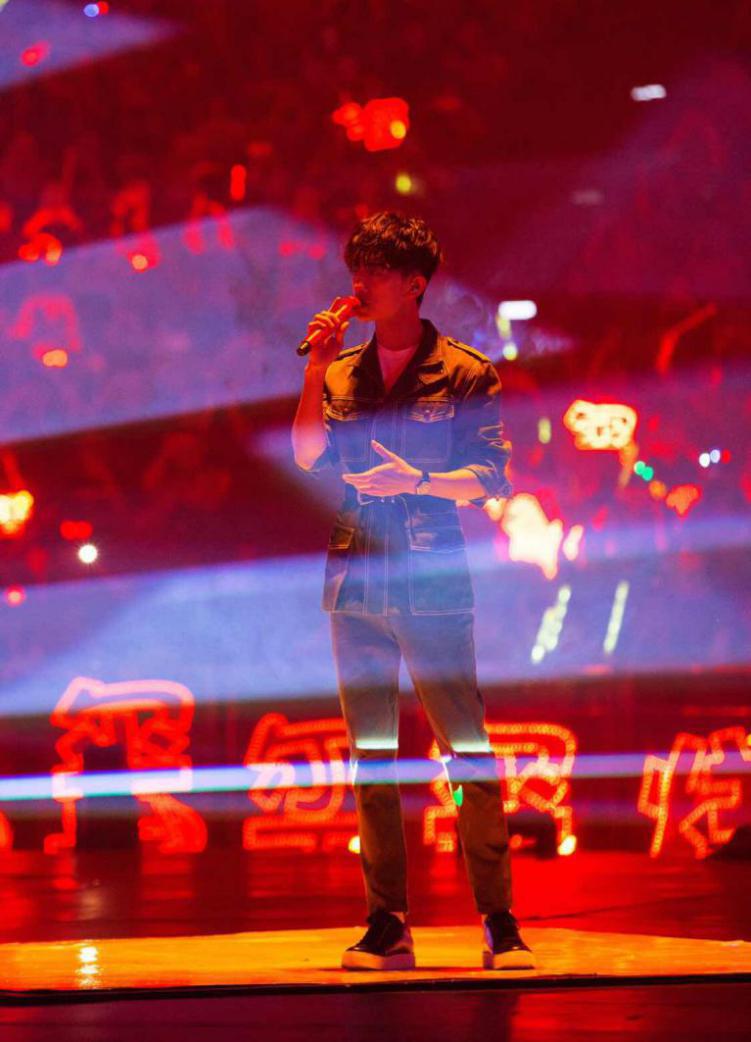 易烊千玺十八岁成人礼王源王俊凯,易烊千玺十八岁成人礼在哪看回放