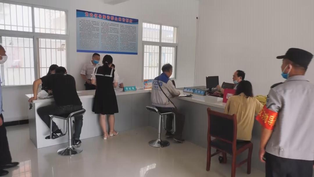 「十堰」*访信**超市：让群众有地“说事”