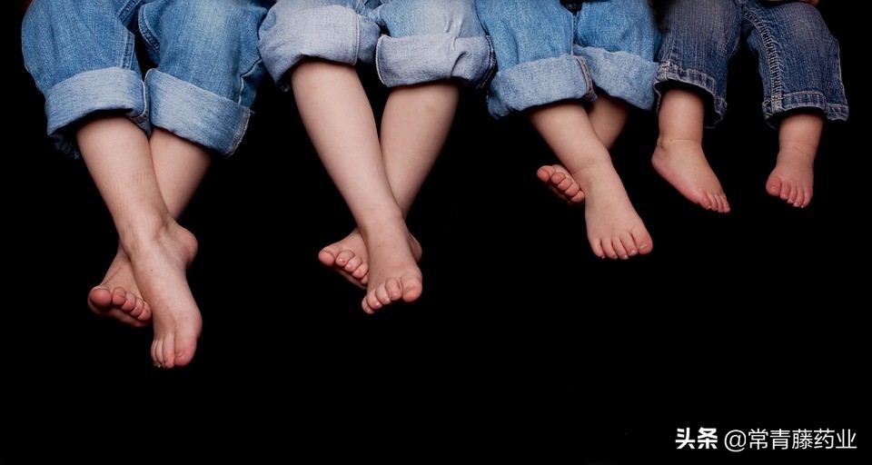 脚一脱鞋就臭是有脚气吗,脚臭是不是脱鞋才闻得出来