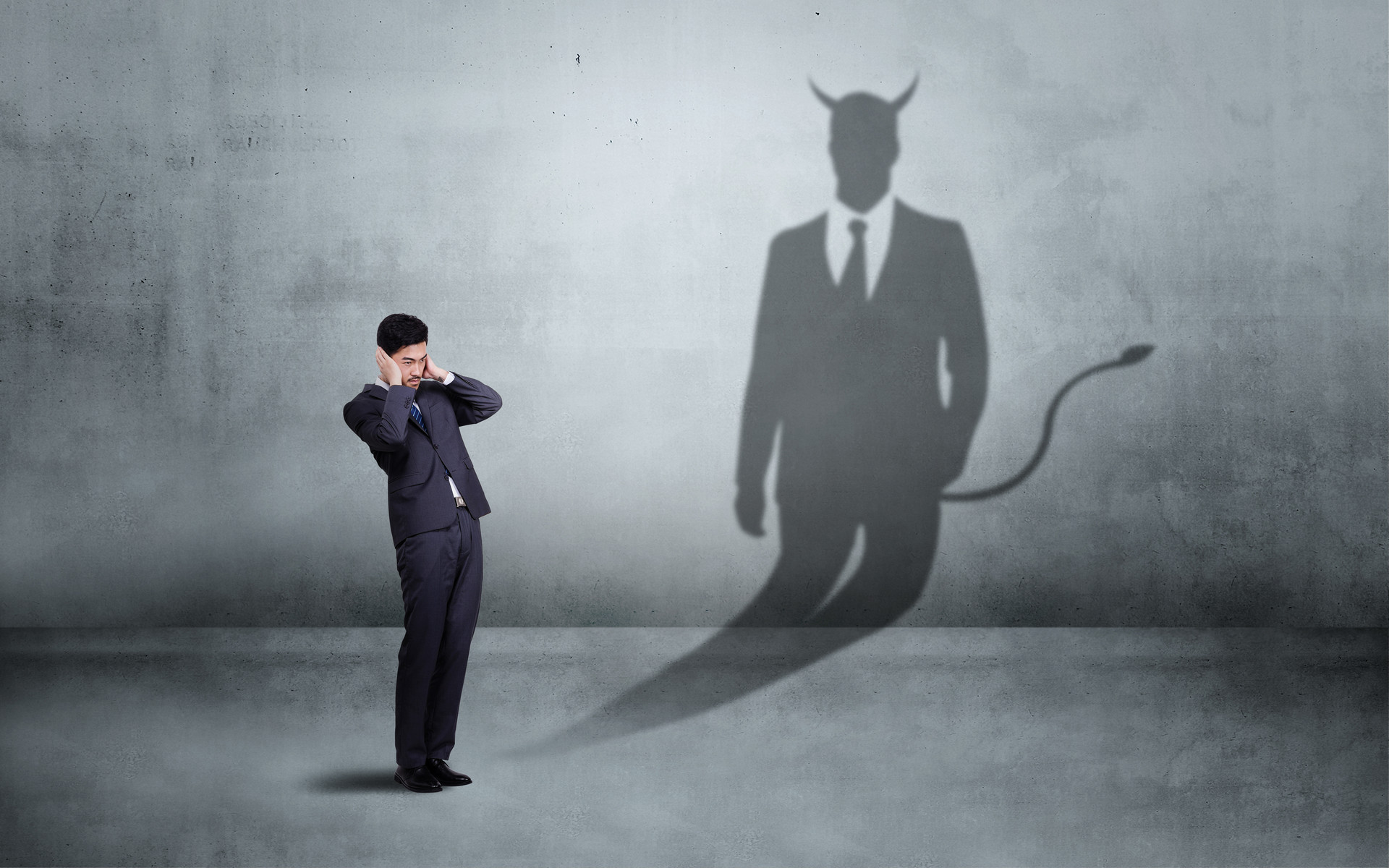 “老子上面有人！”，面对不服管理的“关系户”怎么办？捧杀他