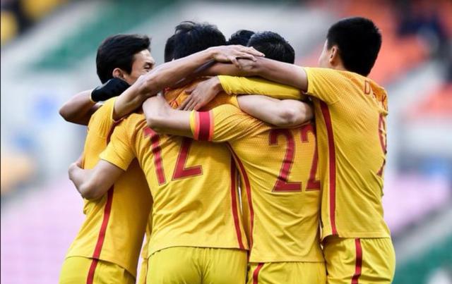 中国国足输球越南球迷反应,国足1比2中国香港38年来首负