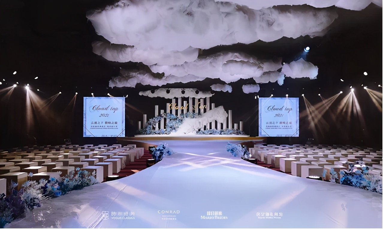 时尚经典2021「云端」夏季婚纱新品发布会