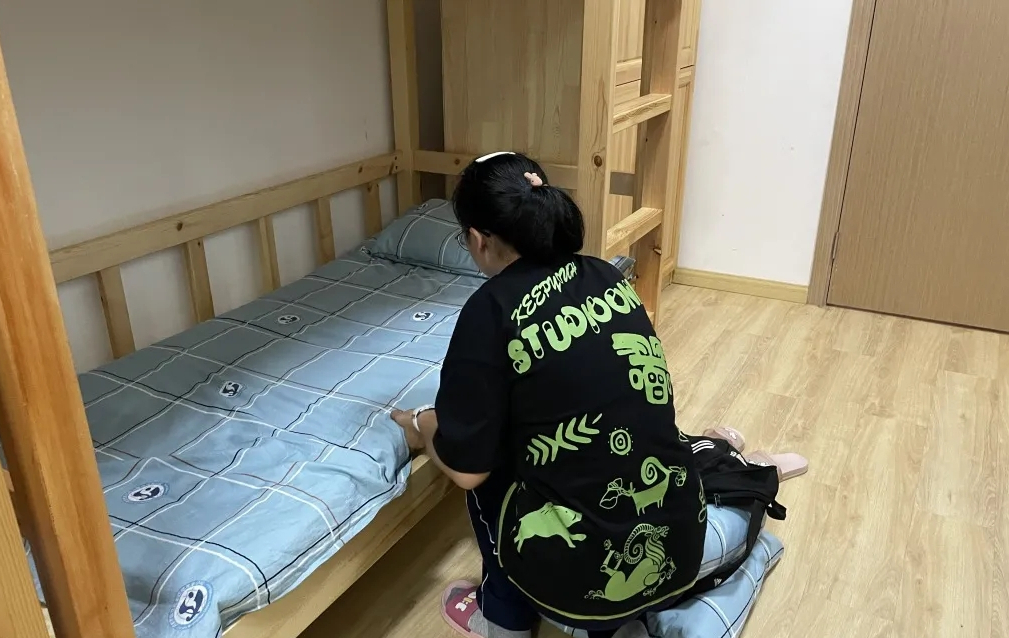 大学生开学被子买还是带,大学开学被子自己带还是学校买