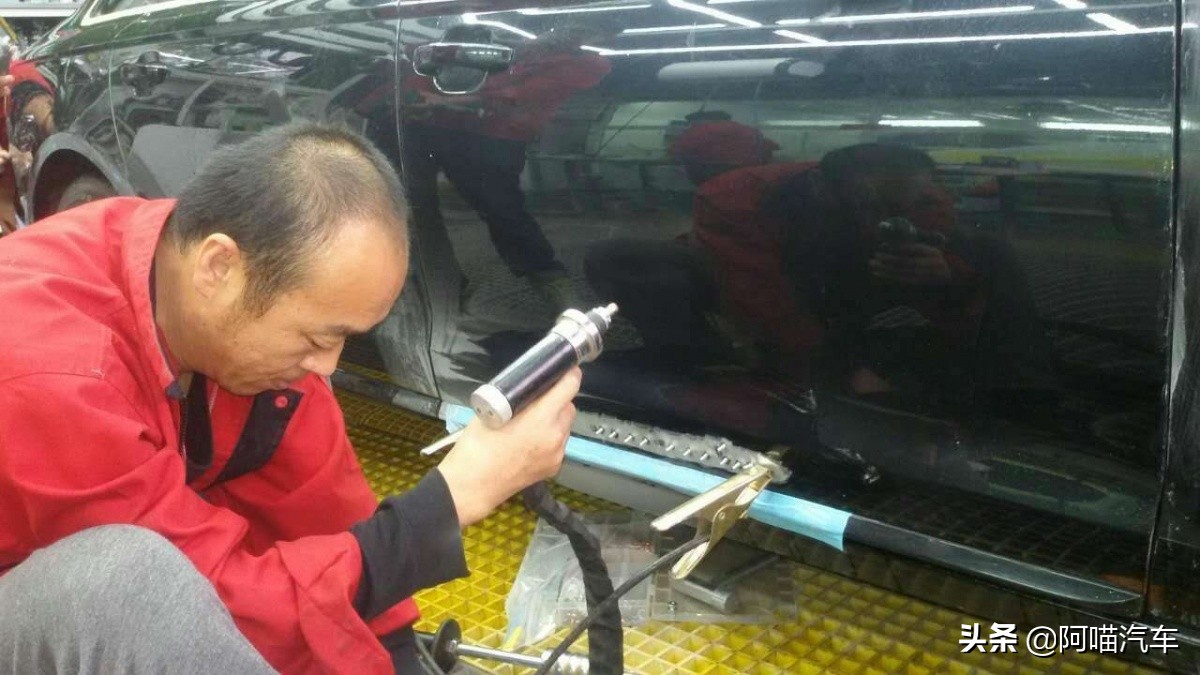 车门撞到哪个程度更换最好,车门被磕修理小窍门