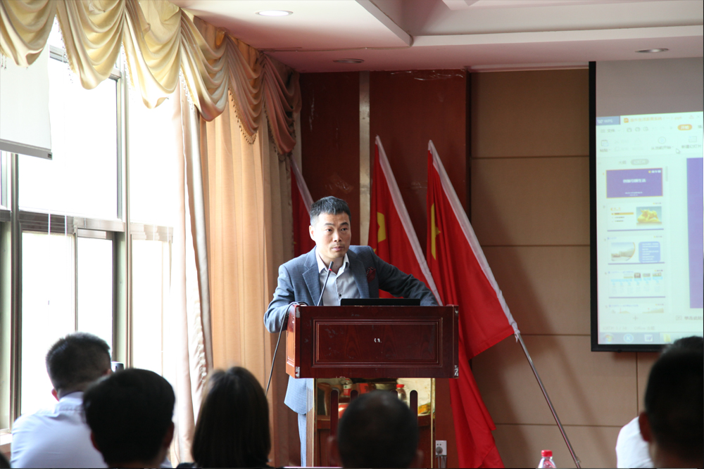 金牛绿翡翠和绿色抗菌管哪个好,金牛ppr绿翡翠抗菌管