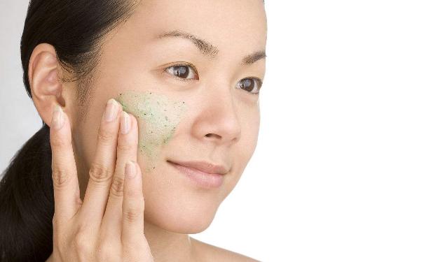 皮肤黑适合用什么样的遮瑕膏,肤色不均匀用遮暇膏还是遮瑕液