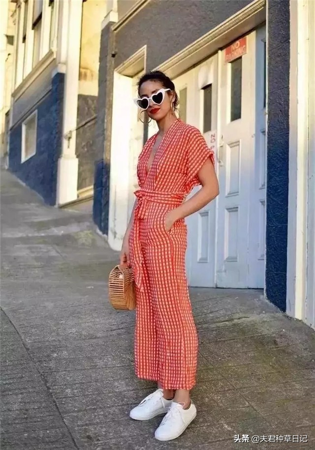 145矮个子穿阔脚裤好看吗 (身高155能穿的五分裤显瘦女生)