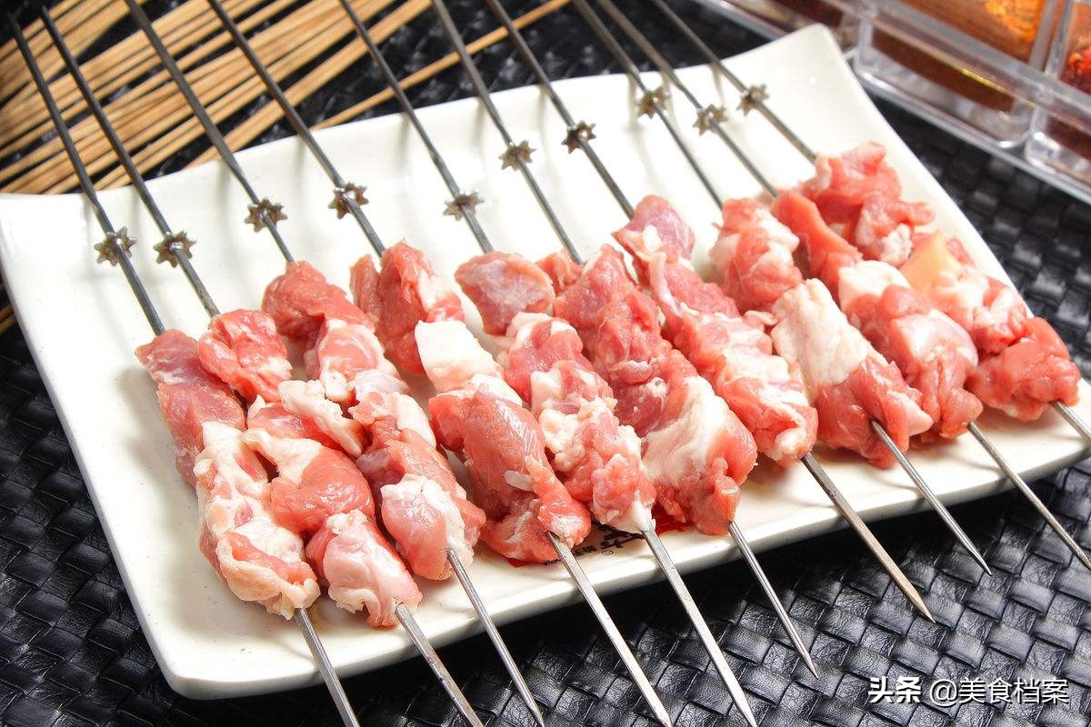 自家烧烤羊肉串的做法,在家烧烤羊肉串简单腌制