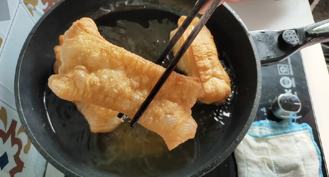 怎么做出松软酥脆的油条,教你学做酥脆油条