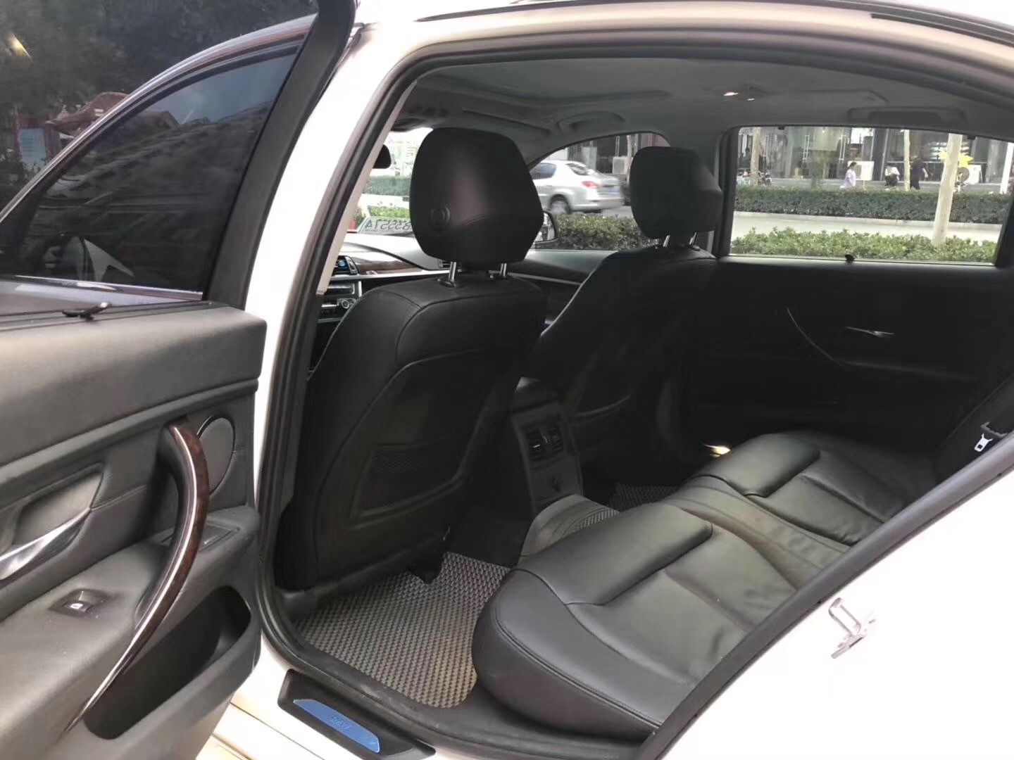 2014款宝马320li二手车大概多少钱,17年宝马320li二手车多少钱