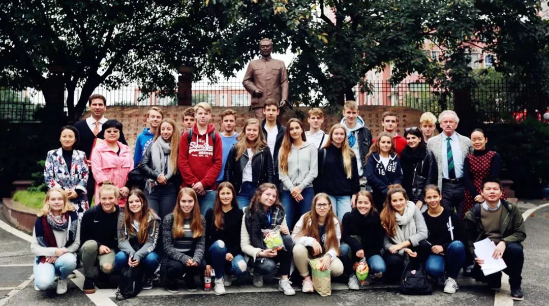 重庆的外国语学校,郑州外国语和重庆外国语