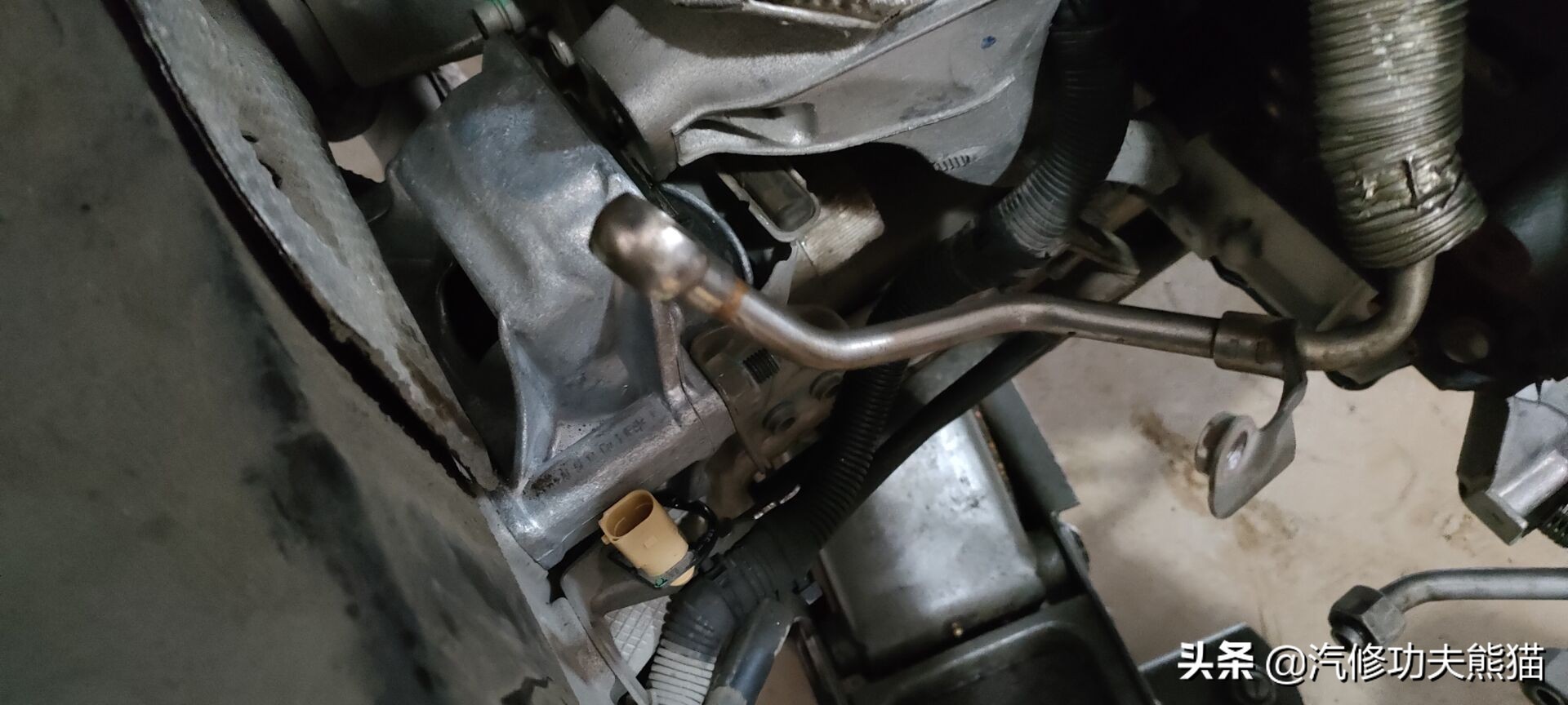 奥迪q5烧机油狂飙,奥迪q5烧机油且发动机抖动