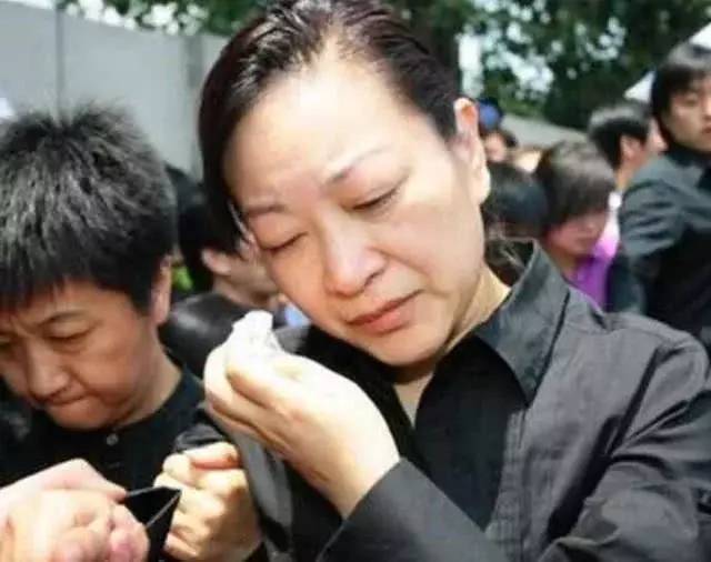 央视主持罗京去世十年妻子改嫁,罗京播音悼词