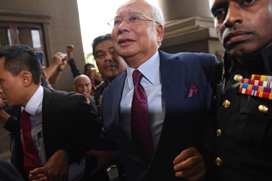 深度解密史上最大金融*局骗**，真实版华尔街之狼，主角原来是个华裔