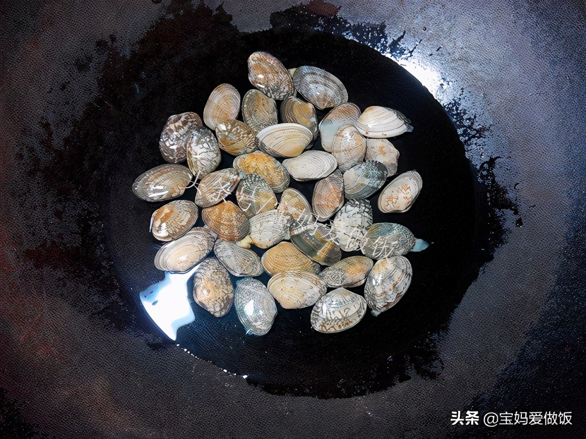 花甲米线吃起来,花甲米线不放蒜蓉怎么做