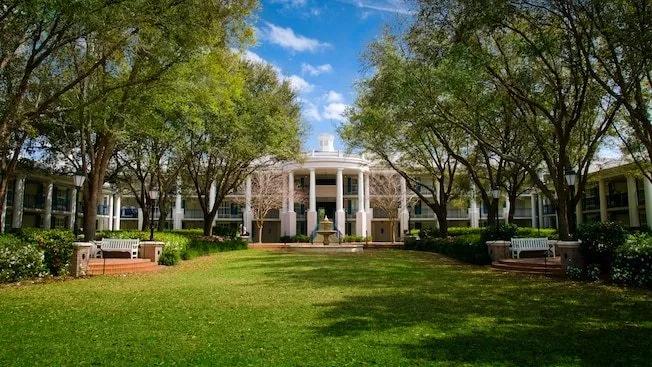 迪士尼乐园有没有酒店无限次进出,迪士尼有公主主题的酒店么