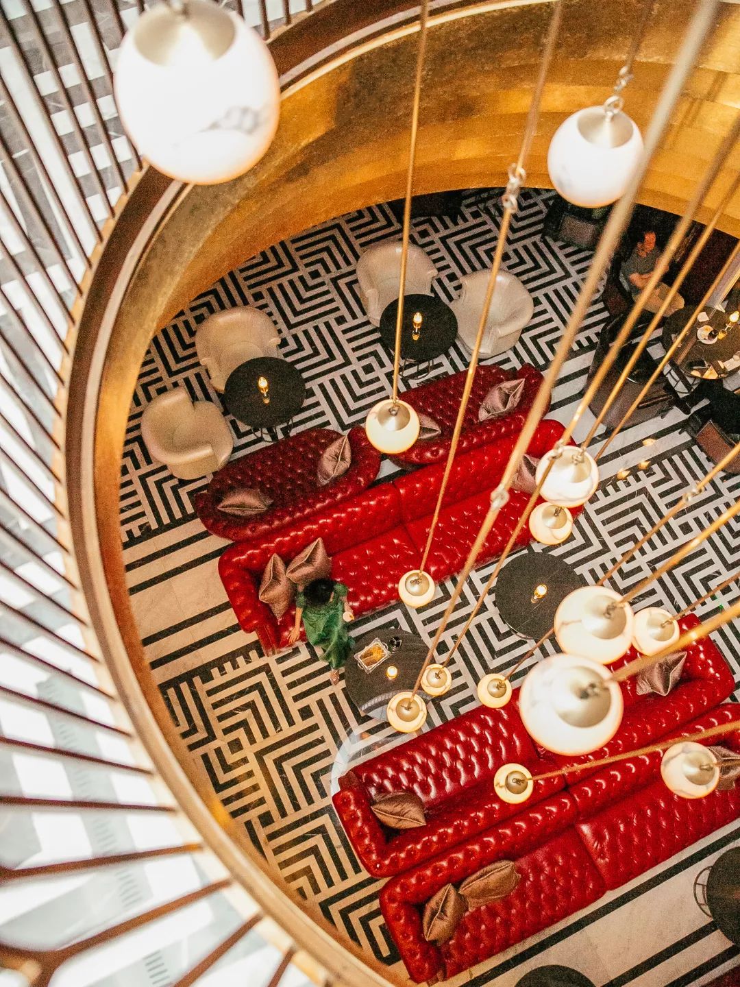 钘忚韩鏄熺骇閰掑簵,钘忚韩閰掗