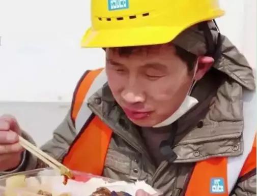 面对疫情我们来不及感慨 (疫情面前我们该怎么去生活)