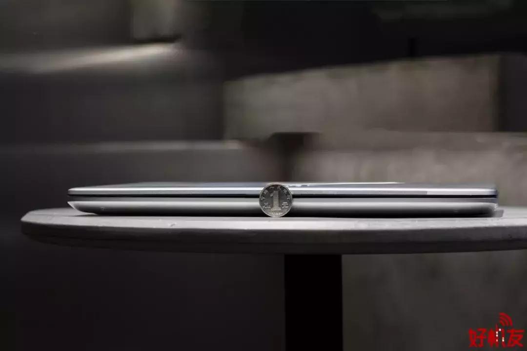 来面试的小姐姐拿出了一款新版笔记本，我去了解了一下……