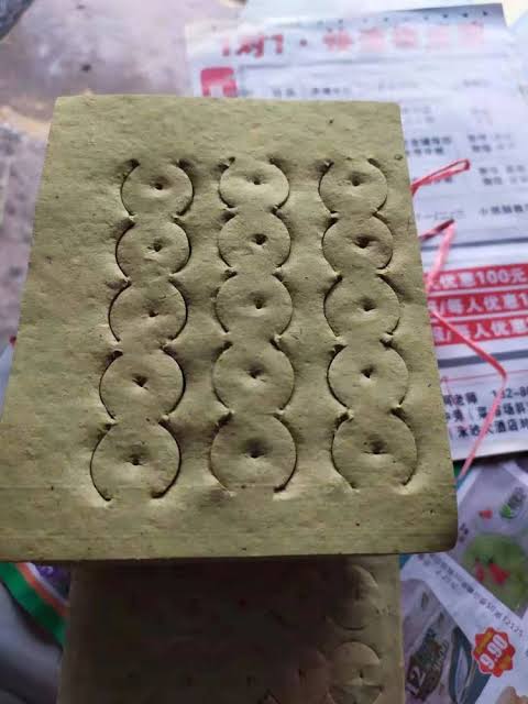 花100亿买纸，烧1000吨物欲｜中国人烧给故人的究竟是什么？