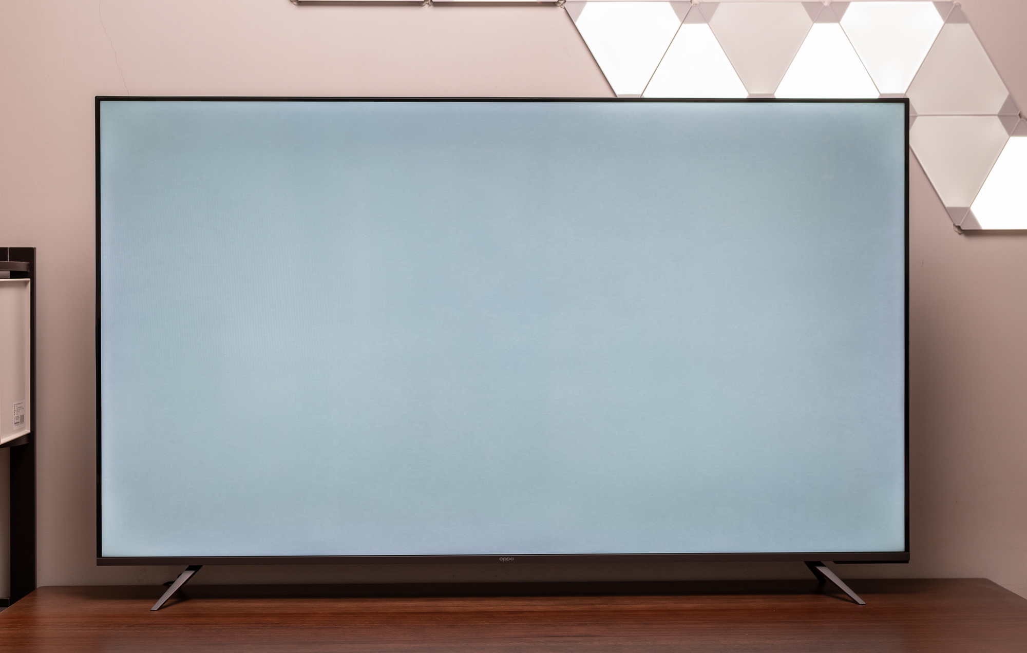 新电视装好之后要怎样才能开机,新电视到了怎么安装