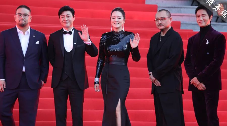 陈坤和巩俐走红毯颁奖,巩俐戛纳红毯惊艳全球