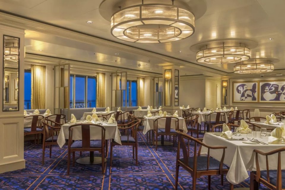 世界梦号内部游览过程 (探索梦号邮轮参观攻略)