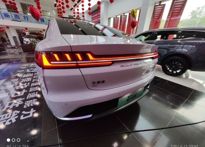 雪域白与普通白漆有区别吗,山脉灰对比雪域白