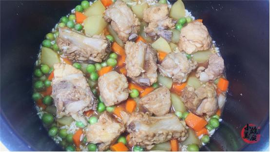 怎样做排骨焖饭不柴软烂好吃,排骨焖饭排骨和米一起下锅