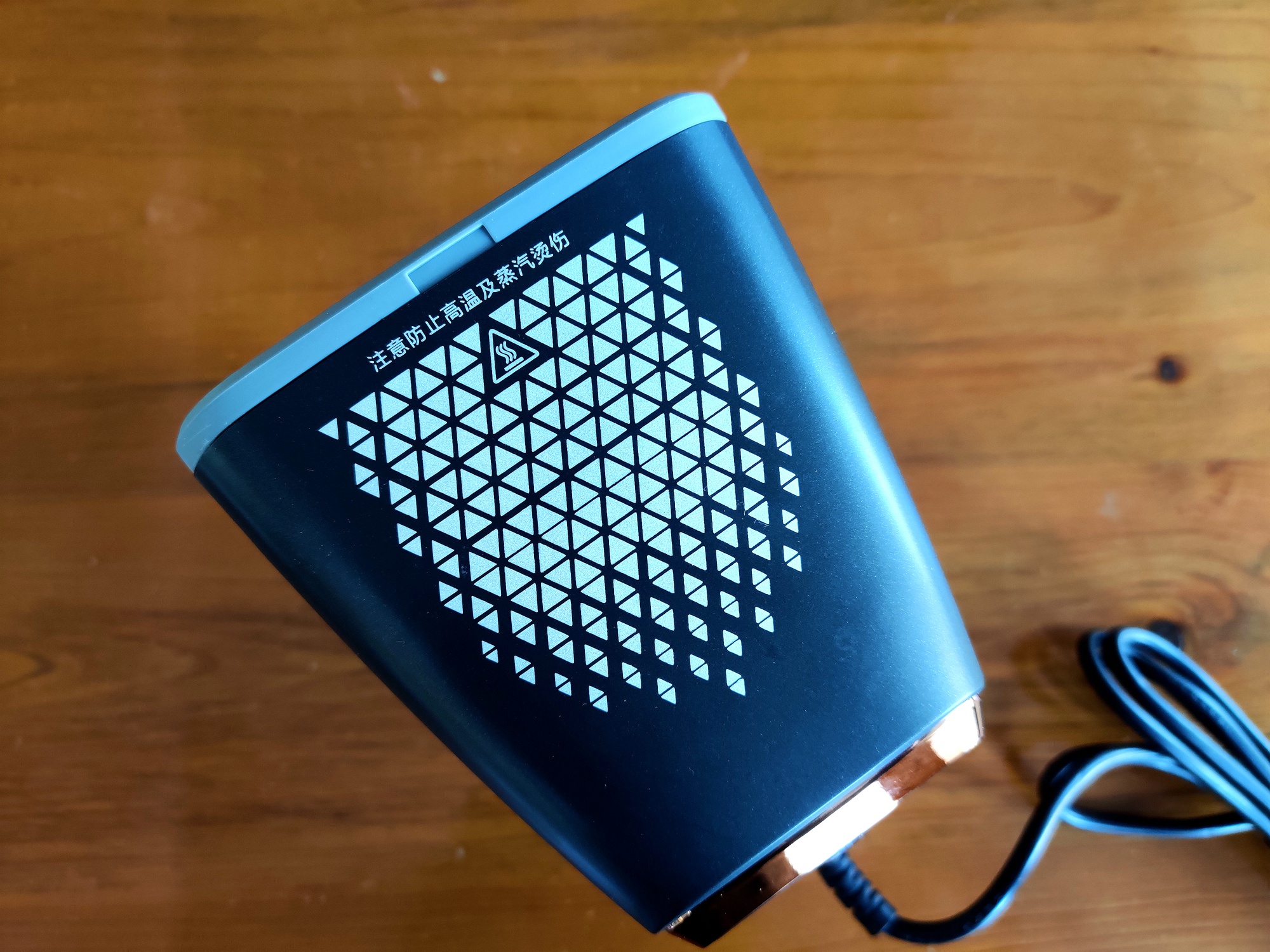 家居旅行都实用，卓力出品的衣未手持挂烫机，300多香不香