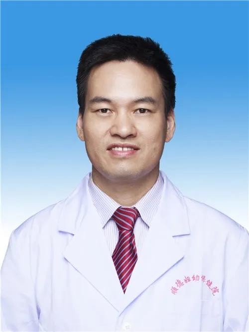 女婴出生没有双腿被狠心父母抛弃,宝宝出生半年才发现无肛