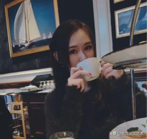 50美金的大闸蟹，川菜馆里的KTV，留学生都怎么过中秋？