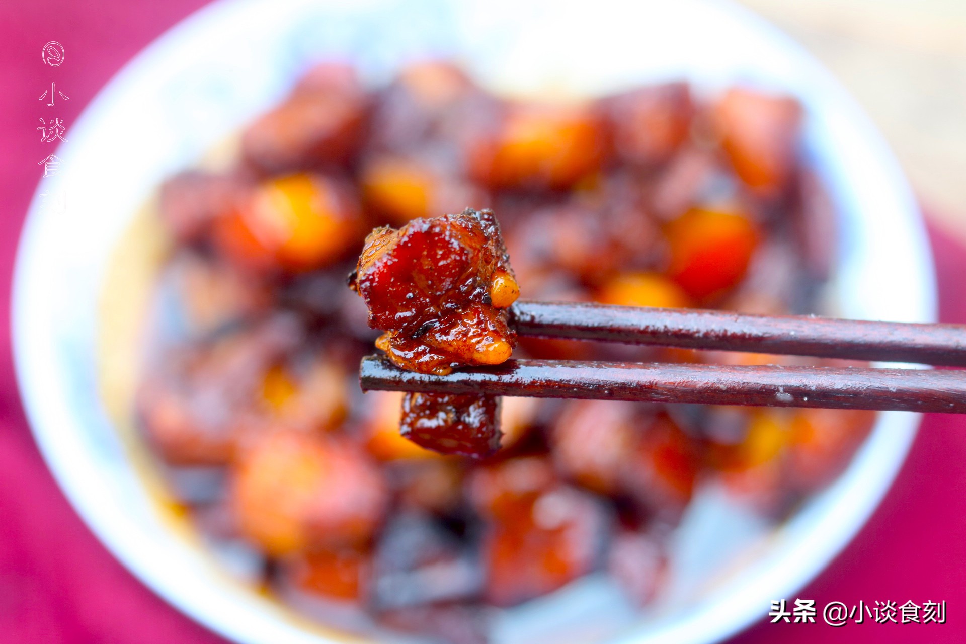 色泽红亮的红烧肉终于做好了,红烧肉这样做出来色泽红亮